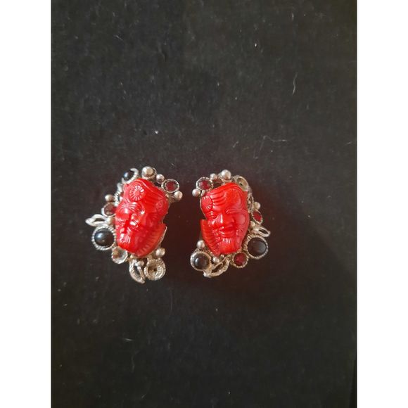 Vintage Selro Clip on Earrings Asian Red Devil 3 Missing Cabochon - Picture 5 of 11
